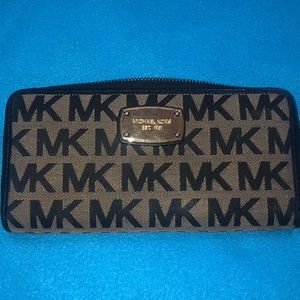 Micheal Kors wallet